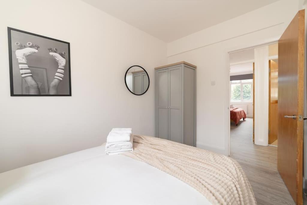 Two Bedroom Apartment By Buonomo Stays Short Lets & Serviced Accommodation In Balham With Balcony Лондон Экстерьер фото