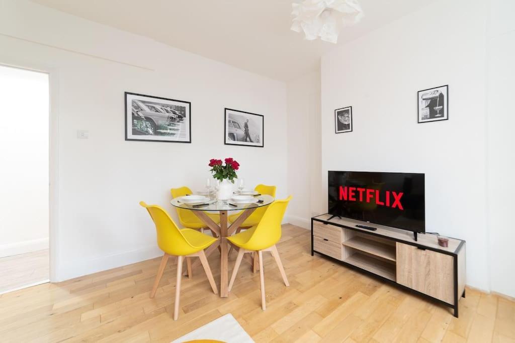 Two Bedroom Apartment By Buonomo Stays Short Lets & Serviced Accommodation In Balham With Balcony Лондон Экстерьер фото